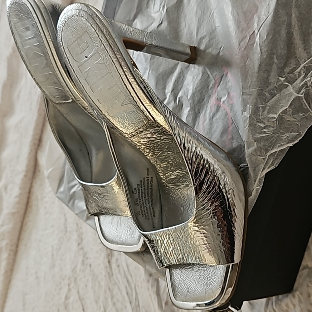 Shoes - Picture 3 of 8